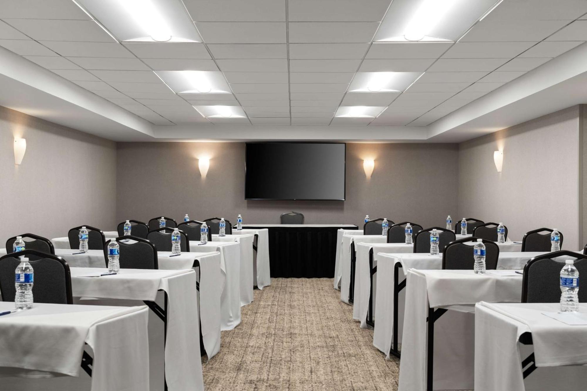 Doubletree By Hilton Pittsburgh Airport Hotel Moon Township Buitenkant foto