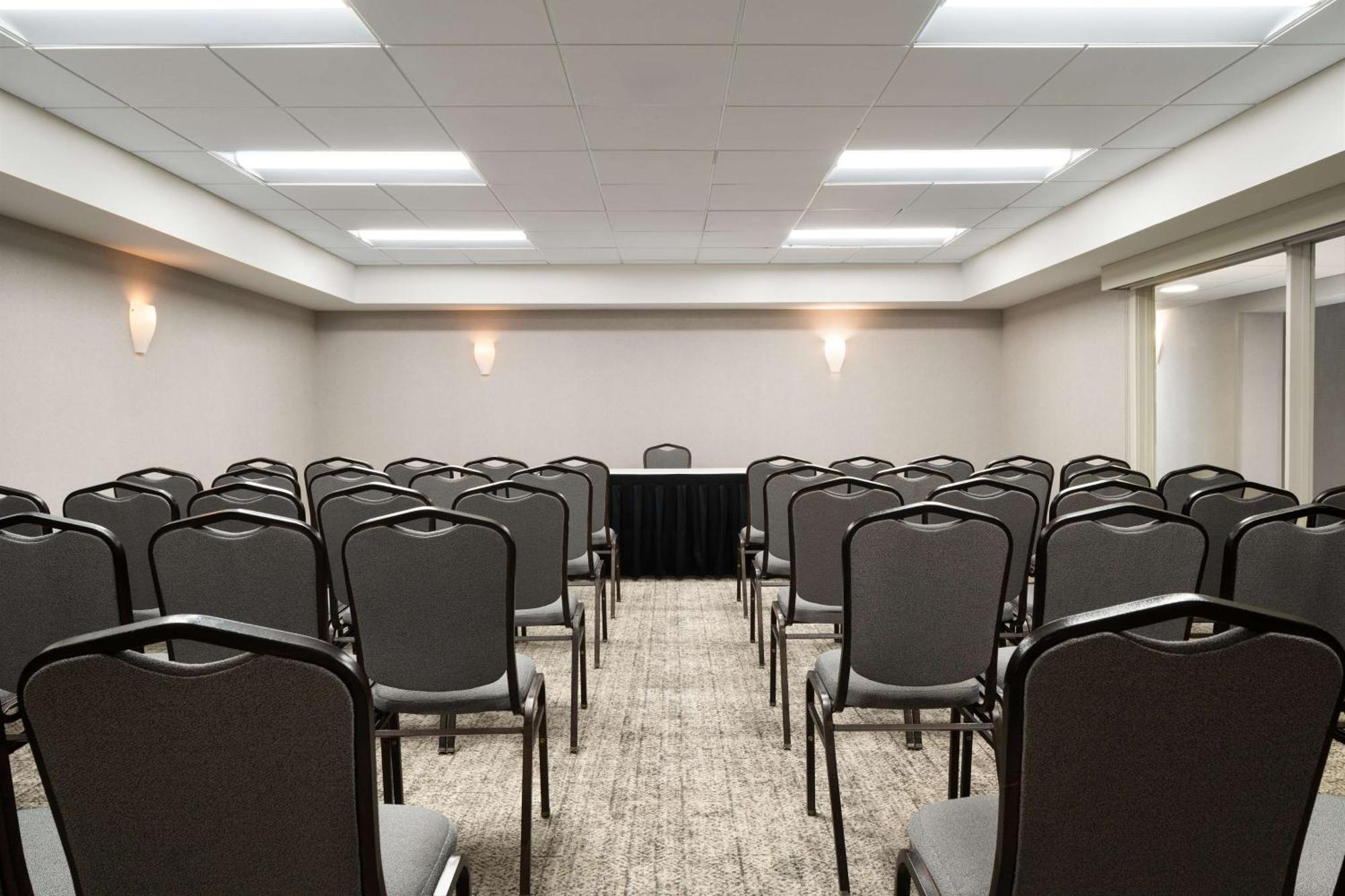 Doubletree By Hilton Pittsburgh Airport Hotel Moon Township Buitenkant foto
